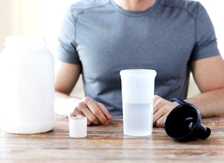 momak uzima mericu kreatina